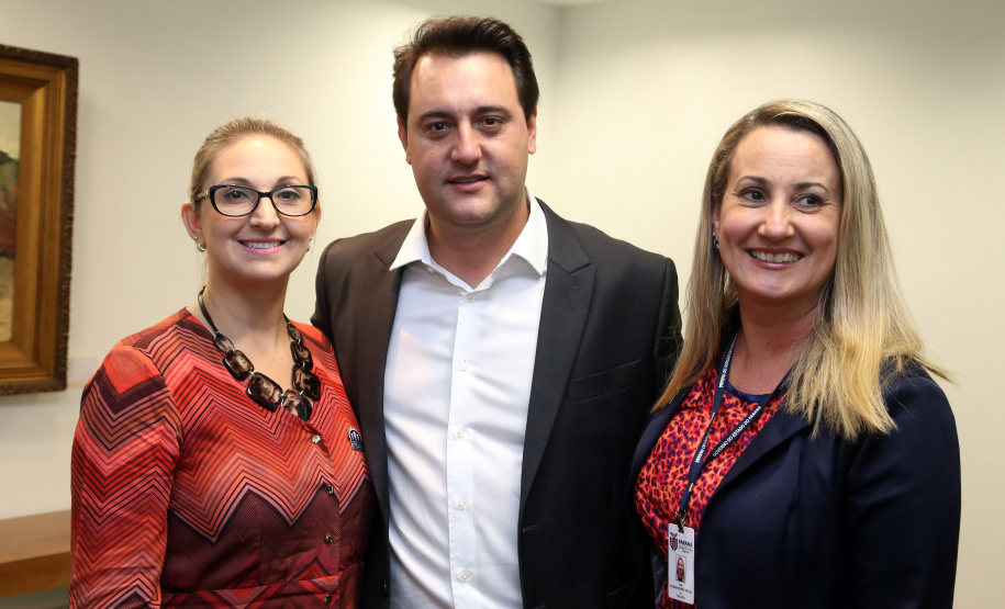 O governador Carlos Massa Ratinho Junior anunciou a redução nas taxas de juros das operações de crédito da Fomento Paraná, instituição financeira estadual que oferece crédito a empreendedores. - Curitiba, 03/04/2019  -  Foto: Gilson Abreu/ANPr