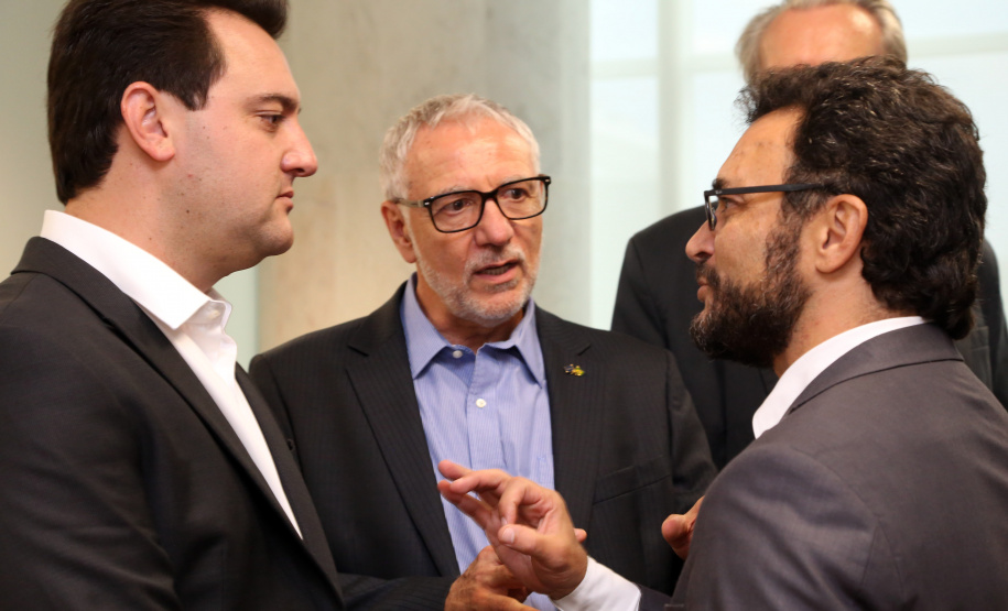 O governador Carlos Massa Ratinho Junior anunciou a redução nas taxas de juros das operações de crédito da Fomento Paraná, instituição financeira estadual que oferece crédito a empreendedores. - Curitiba, 03/04/2019  -  Foto: Gilson Abreu/ANPr