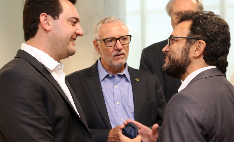 O governador Carlos Massa Ratinho Junior anunciou a redução nas taxas de juros das operações de crédito da Fomento Paraná, instituição financeira estadual que oferece crédito a empreendedores. - Curitiba, 03/04/2019  -  Foto: Gilson Abreu/ANPr