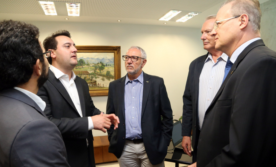 O governador Carlos Massa Ratinho Junior anunciou a redução nas taxas de juros das operações de crédito da Fomento Paraná, instituição financeira estadual que oferece crédito a empreendedores. - Curitiba, 03/04/2019  -  Foto: Gilson Abreu/ANPr