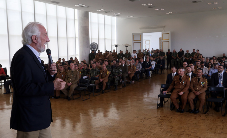 Batalhão da Policia Ambiental comemora 62 anos, vice governador Darci Piana recebe medalha do mérito ambiental.
Foto Gilson Abreu/ANPr