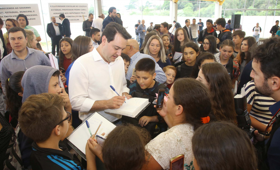|Governador Carlos Massa Ratinho Júnior inaugura em Guarapuava a nova sede do Colégio Estadual Pedro Carli  -  Guarapuava, 04/04/2019  -  Foto: Jaelson Lucas/ANPr