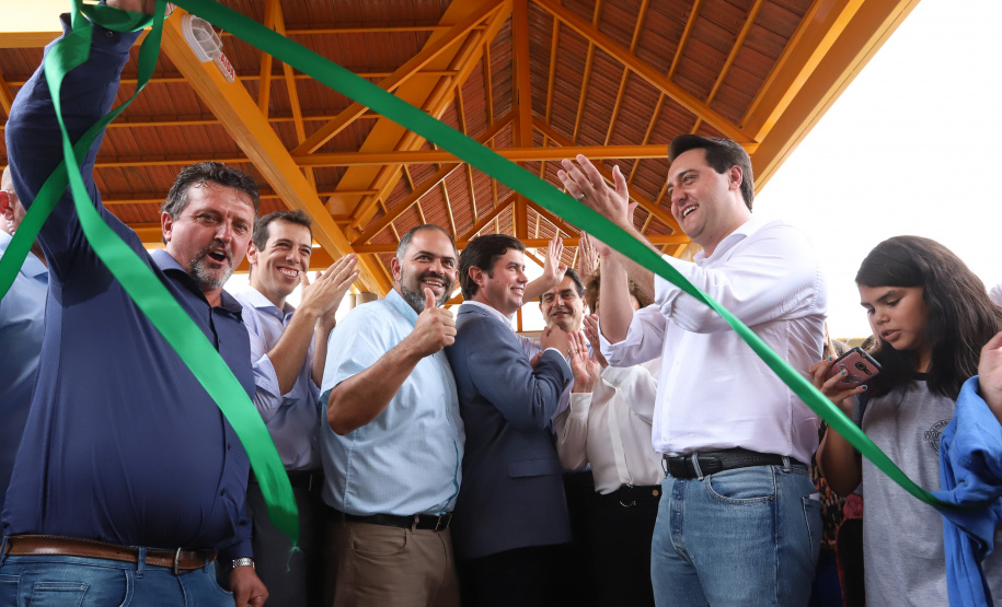 O governador Carlos Massa Ratinho Junior inaugurou nesta quinta-feira (4), em Guarapuava, região central do Paraná, as novas sedes dos colégios estaduais Leni Marlene Jacob e Professor Pedro Carli.  Foto: Rodrigo Felix Leal/ANPr