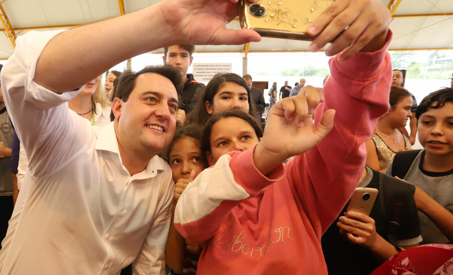 O governador Carlos Massa Ratinho Junior inaugurou nesta quinta-feira (4), em Guarapuava, região central do Paraná, as novas sedes dos colégios estaduais Leni Marlene Jacob e Professor Pedro Carli.  Foto: Rodrigo Felix Leal/ANPr