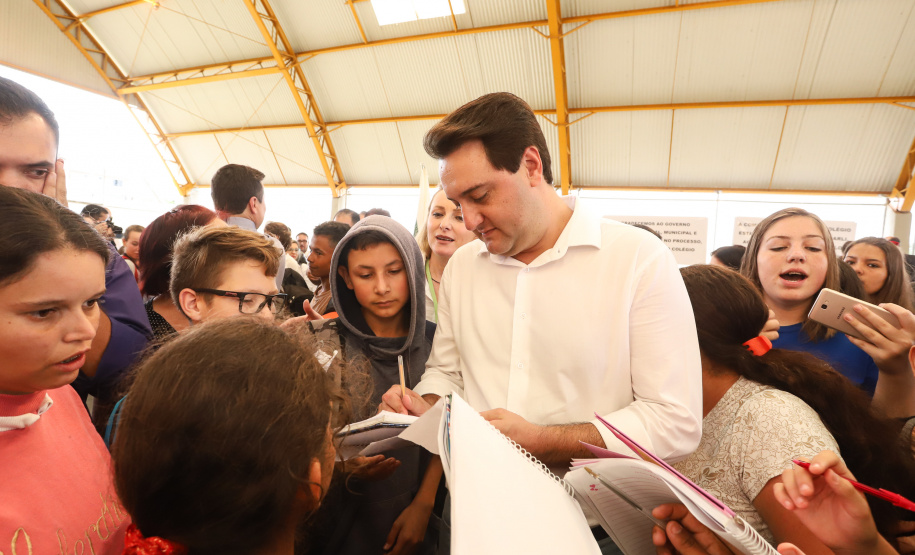 O governador Carlos Massa Ratinho Junior inaugurou nesta quinta-feira (4), em Guarapuava, região central do Paraná, as novas sedes dos colégios estaduais Leni Marlene Jacob e Professor Pedro Carli.  Foto: Rodrigo Felix Leal/ANPr