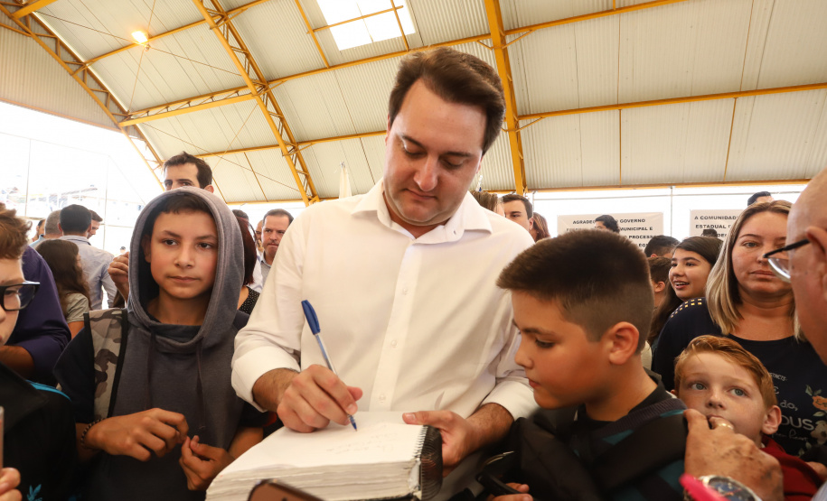 O governador Carlos Massa Ratinho Junior inaugurou nesta quinta-feira (4), em Guarapuava, região central do Paraná, as novas sedes dos colégios estaduais Leni Marlene Jacob e Professor Pedro Carli.  Foto: Rodrigo Felix Leal/ANPr