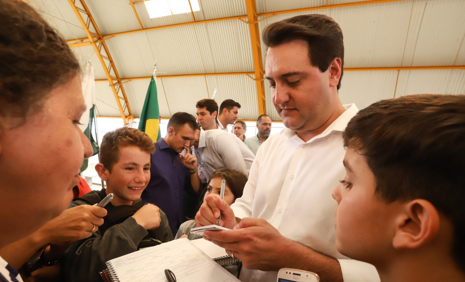 O governador Carlos Massa Ratinho Junior inaugurou nesta quinta-feira (4), em Guarapuava, região central do Paraná, as novas sedes dos colégios estaduais Leni Marlene Jacob e Professor Pedro Carli.  Foto: Rodrigo Felix Leal/ANPr