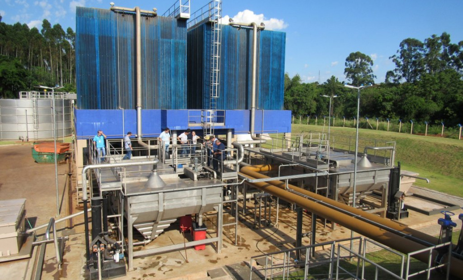 Duas novas estações de tratamento de esgoto implantadas pela Sanepar no Oeste do Estado atendem à diretriz da empresa de modernizar o sistema de coleta e tratamento com alternativas mais eficientes. A estação de Santa Helena será concluída em maio e a do Rio Toledo, que atende 65 mil pessoas da região Sul da cidade, já está em operação. Foto: Divulgação Sanepar