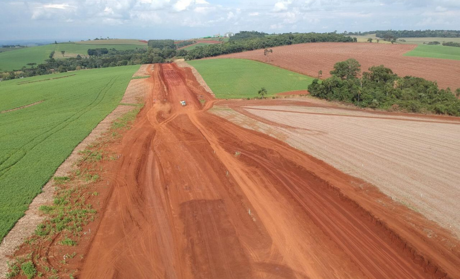 Departamento de Estradas de Rodagem do Paraná (DER-PR) está em processo de finalização do marco zero do Contorno de Pato Branco. O viaduto erguido sobre a BR-158 está 75% concluído e representa o início da obra, que irá desviar o tráfego de veículos de grande porte da cidade para a PR-493. O término da obra viária na região sudoeste do Estado está previsto para o final de 2019. -  pato branco, 04/04/2019  -  Foto: Divulgação Prefeitura de Pato Branco