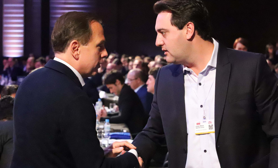 O governador Carlos Massa Ratinho Junior apresentou a empresários e investidores reunidos em Campos do Jordão (SP) para o 18° Fórum Empresarial do Lide o novo modelo de concessões e parcerias público-privadas do Paraná, além do planejamento do Estado para a próxima década. Foto: Rodrigo Felix Leal/ANPr