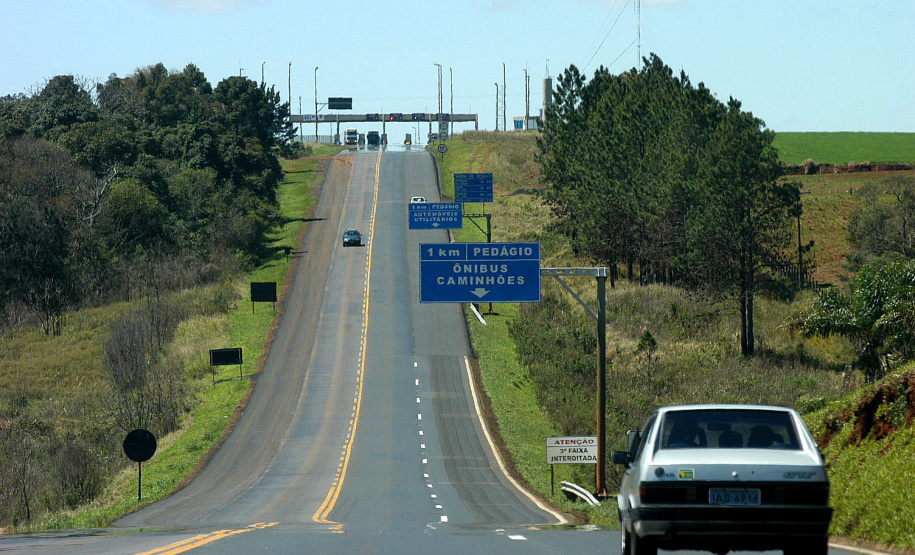 Decreto assinado pelo governador Carlos Massa Ratinho Junior nesta quinta-feira (4) estabelece um grupo técnico para acompanhar o fim dos contratos de concessão entre o Estado e as cinco empresas responsáveis pelo Anel de Integração.  -  Foto: Arquivo ANPr