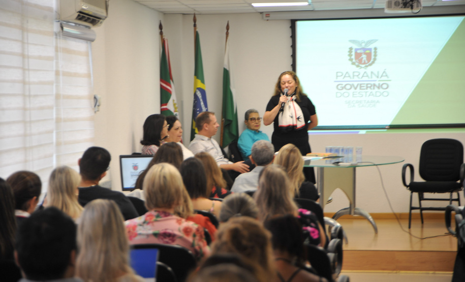 Profissionais de saúde e gestores que vão atuar na 21ª Campanha Nacional de Vacinação contra a Influenza, que acontecerá entre 10 de abril a 31 de maio, participaram nesta sexta-feira (5), em Curitiba, do 8º Seminário Estadual de Influenza e Síndromes Respiratórias Agudas. Foto: SESA