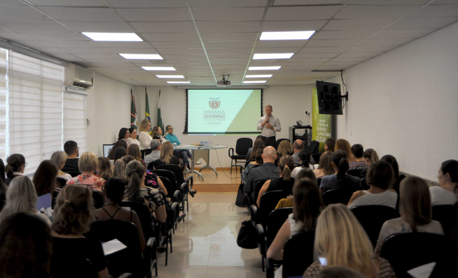 Profissionais de saúde e gestores que vão atuar na 21ª Campanha Nacional de Vacinação contra a Influenza, que acontecerá entre 10 de abril a 31 de maio, participaram nesta sexta-feira (5), em Curitiba, do 8º Seminário Estadual de Influenza e Síndromes Respiratórias Agudas. Foto: SESA