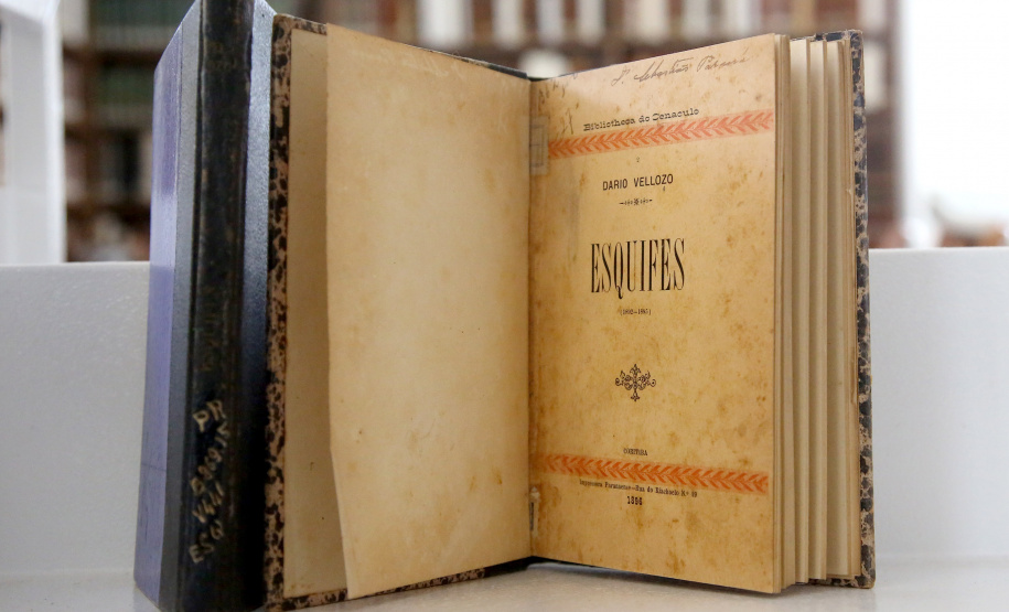 Biblioteca Pública do Paraná. Restauro de livros antigos. Foto: Jaelson Lucas/ANPr