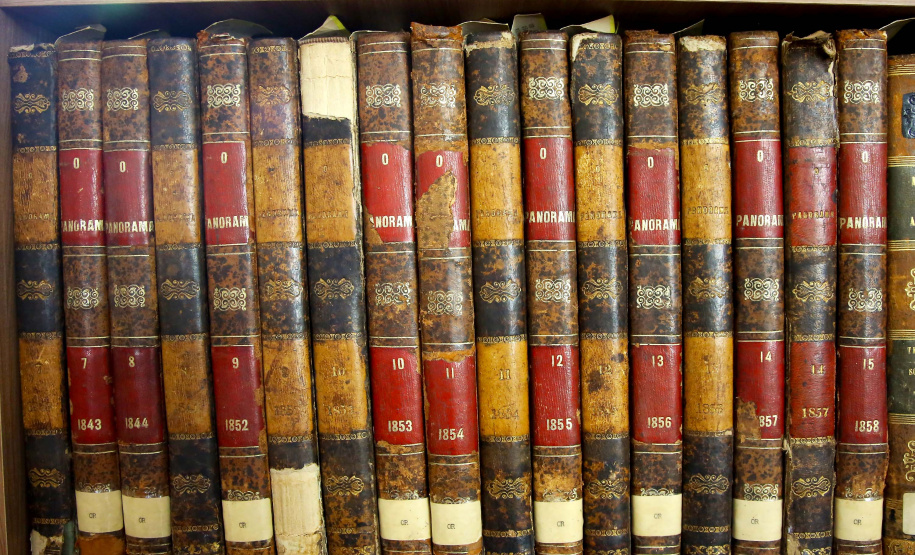 Biblioteca Pública do Paraná. Restauro de livros antigos. Foto: Jaelson Lucas/ANPr