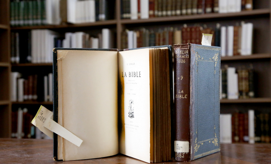 Biblioteca Pública do Paraná. Restauro de livros antigos. Foto: Jaelson Lucas/ANPr