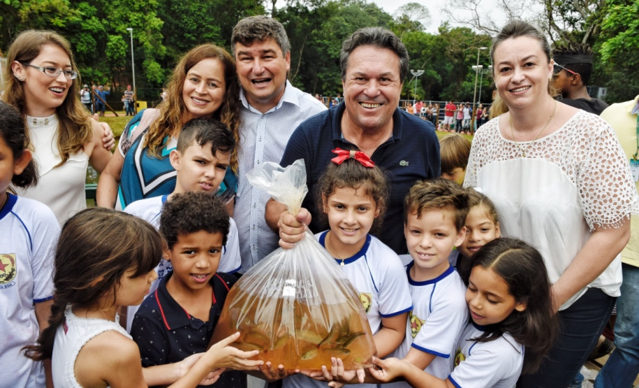O secretário do Desenvolvimento Sustentável e Turismo, Márcio Nunes, participou, no último sábado (06), da reinauguração do Bosque Municipal "André Ricardo da Silva", em Terra Boa. Durante o evento também houve ações do Programa "Educação Ambiental para Bacias Hidrográficas"  -  Terra Boa, 06/04/2019  -  Foto: Dênis Ferreira Netto/SEDEST