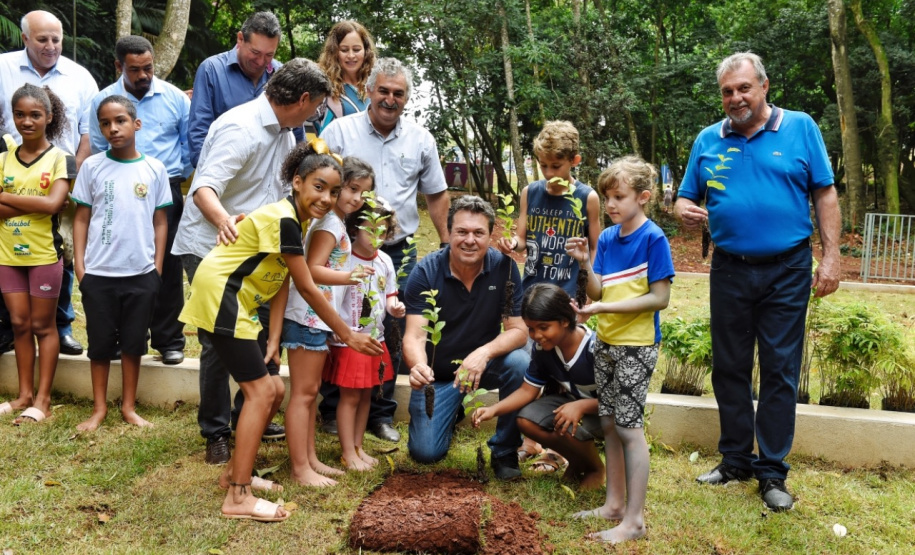 O secretário do Desenvolvimento Sustentável e Turismo, Márcio Nunes, participou, no último sábado (06), da reinauguração do Bosque Municipal "André Ricardo da Silva", em Terra Boa. Durante o evento também houve ações do Programa "Educação Ambiental para Bacias Hidrográficas"  -  Terra Boa, 06/04/2019  -  Foto: Dênis Ferreira Netto/SEDEST