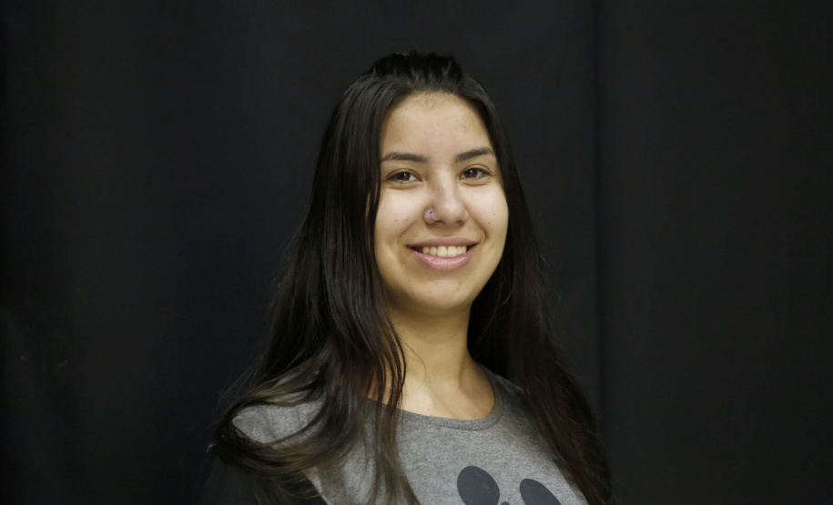 Alunos do Colégio Estadual Barão de Antonina, em Rio Negro, apresentam a peça de teatro "Conscientização do Uso da Cadeirinha" em automóveis. N/F: Lohayne Calixto, participante do projeto.Rio Negro, 13-03-19.Foto: Arnaldo Alves / ANPr.