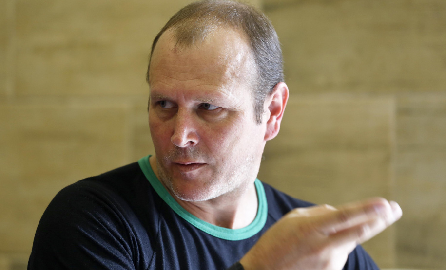 Alunos do Colégio Estadual Barão de Antonina, em Rio Negro, apresentam a peça de teatro "Conscientização do Uso da Cadeirinha" em automóveis. N/F: Josicarlos Peron, professor de Física e coordenador do projeto.Rio Negro, 13-03-19.Foto: Arnaldo Alves / ANPr.