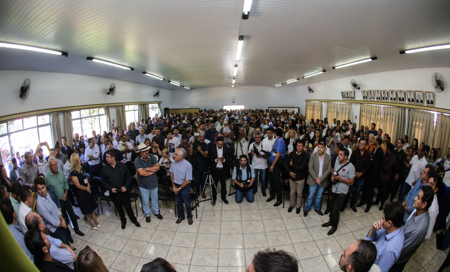 O governador Carlos Massa Ratinho Junior  assina ordem de serviço para construção de Escola em Mauá da Serra nesta quarta-feira (10).  Mauá da Serra, 10/04/2019 -  Foto: Geraldo Bubniak/ANPr