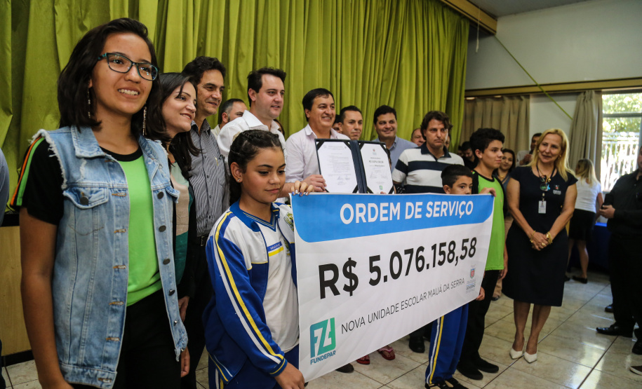 O governador Carlos Massa Ratinho Junior  assina ordem de serviço para construção de Escola em Mauá da Serra nesta quarta-feira (10).  Mauá da Serra, 10/04/2019 -  Foto: Geraldo Bubniak/ANPr