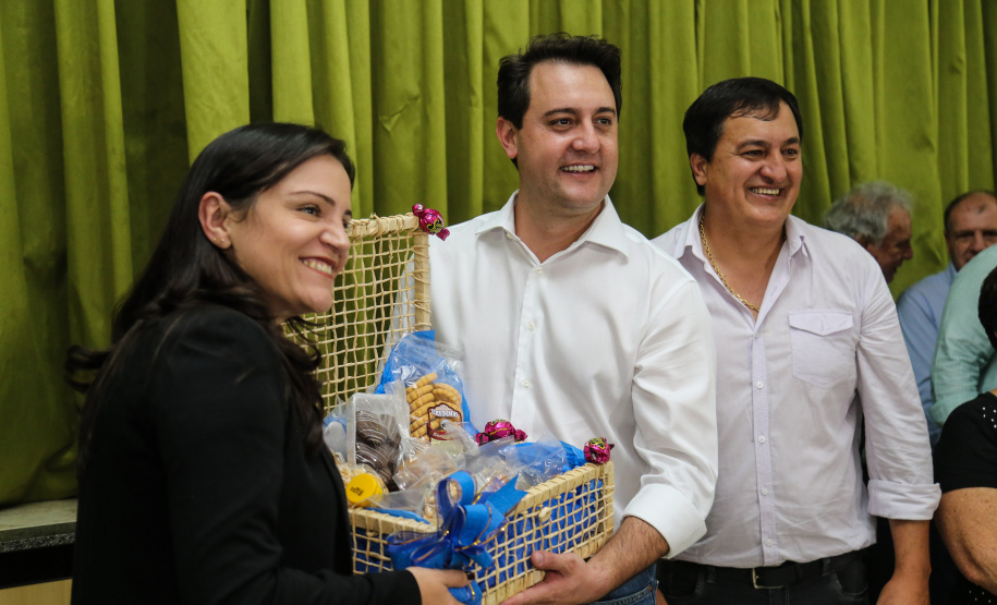 O governador Carlos Massa Ratinho Junior  assina ordem de serviço para construção de Escola em Mauá da Serra nesta quarta-feira (10).  Mauá da Serra, 10/04/2019 -  Foto: Geraldo Bubniak/ANPr