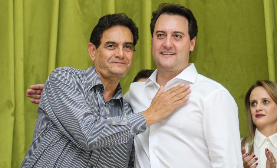 O governador Carlos Massa Ratinho Junior  assina ordem de serviço para construção de Escola em Mauá da Serra nesta quarta-feira (10).  Londrina, 10/04/2019 -  Foto: Geraldo Bubniak/ANPr