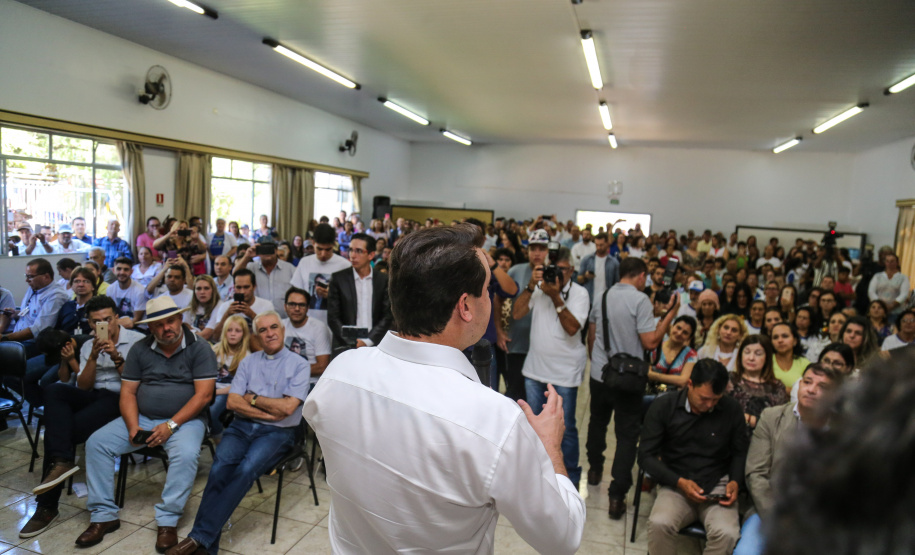 O governador Carlos Massa Ratinho Junior  assina ordem de serviço para construção de Escola em Mauá da Serra nesta quarta-feira (10).  Londrina, 10/04/2019 -  Foto: Geraldo Bubniak/ANPr