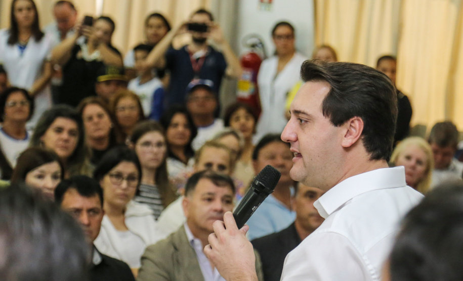 O governador Carlos Massa Ratinho Junior  assina ordem de serviço para construção de Escola em Mauá da Serra nesta quarta-feira (10).  Londrina, 10/04/2019 -  Foto: Geraldo Bubniak/ANPr