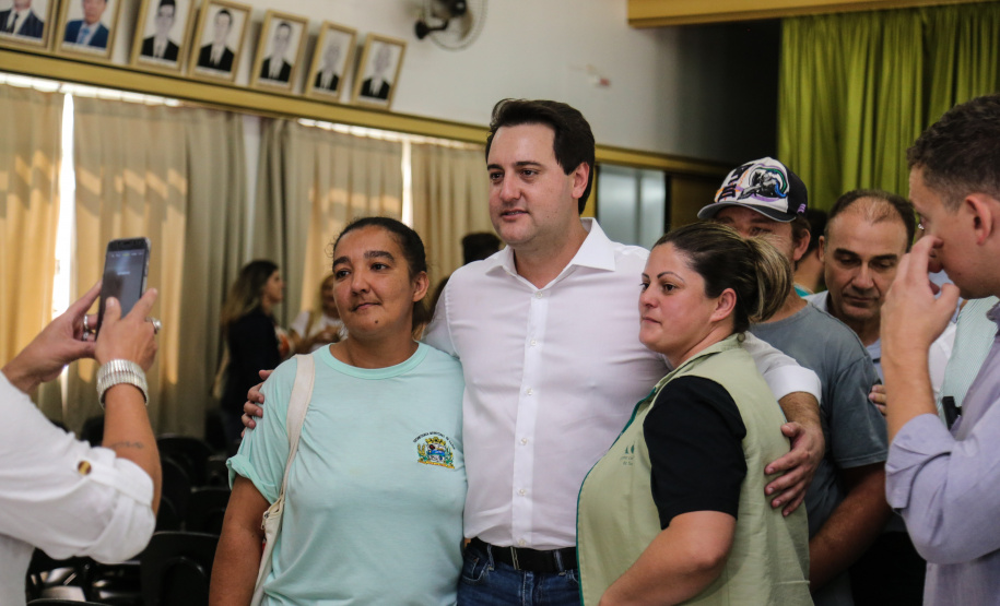 O governador Carlos Massa Ratinho Junior  assina ordem de serviço para construção de Escola em Mauá da Serra nesta quarta-feira (10).  Londrina, 10/04/2019 -  Foto: Geraldo Bubniak/ANPr