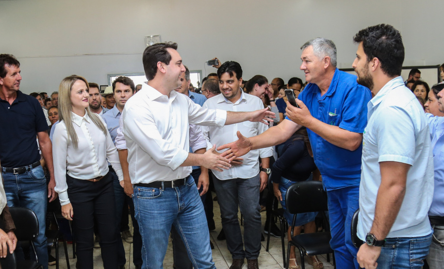 O governador Carlos Massa Ratinho Junior  assina ordem de serviço para construção de Escola em Mauá da Serra nesta quarta-feira (10).  Mauá da Serra, 10/04/2019 -  Foto: Geraldo Bubniak/ANPr