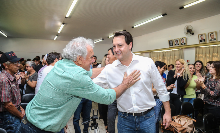 O governador Carlos Massa Ratinho Junior  assina ordem de serviço para construção de Escola em Mauá da Serra nesta quarta-feira (10).  Mauá da Serra, 10/04/2019 -  Foto: Geraldo Bubniak/ANPr
