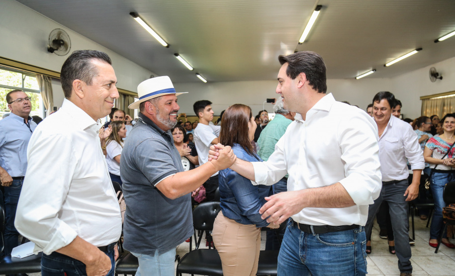 O governador Carlos Massa Ratinho Junior  assina ordem de serviço para construção de Escola em Mauá da Serra nesta quarta-feira (10).  Mauá da Serra, 10/04/2019 -  Foto: Geraldo Bubniak/ANPr