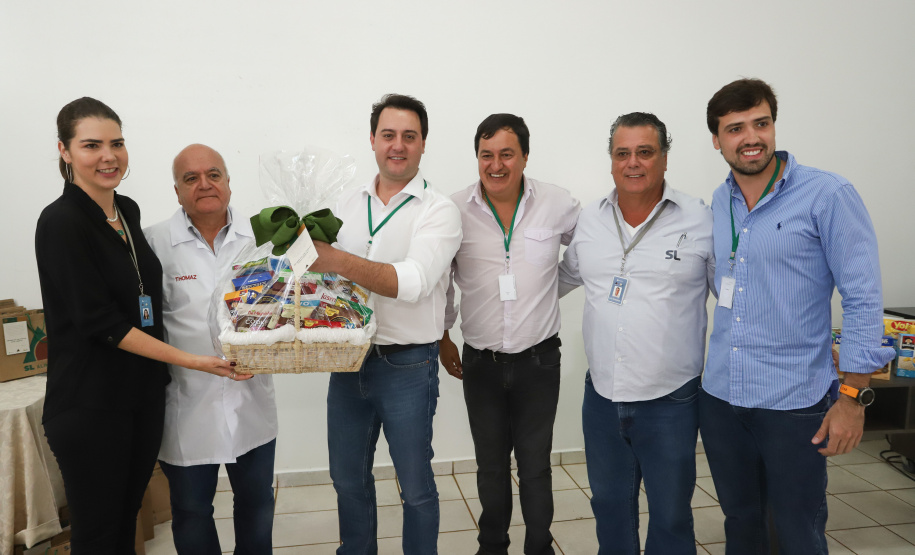 Também em Mauá da Serra, Ratinho Junior visitou as instalações da SL Alimentos, uma das maiores produtoras de aveia da América Latina. No local, ele reforçou o compromisso do Estado com o setor produtivo. “Estamos construindo aqui no Paraná um ambiente para que as indústrias possam crescer e gerar cada vez mais empregos”, disse. Foto: Rodrigo Felix Leal/ANPr