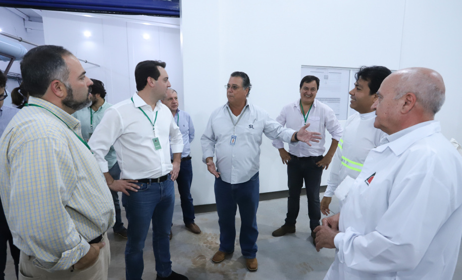 Também em Mauá da Serra, Ratinho Junior visitou as instalações da SL Alimentos, uma das maiores produtoras de aveia da América Latina. No local, ele reforçou o compromisso do Estado com o setor produtivo. “Estamos construindo aqui no Paraná um ambiente para que as indústrias possam crescer e gerar cada vez mais empregos”, disse. Foto: Rodrigo Felix Leal/ANPr