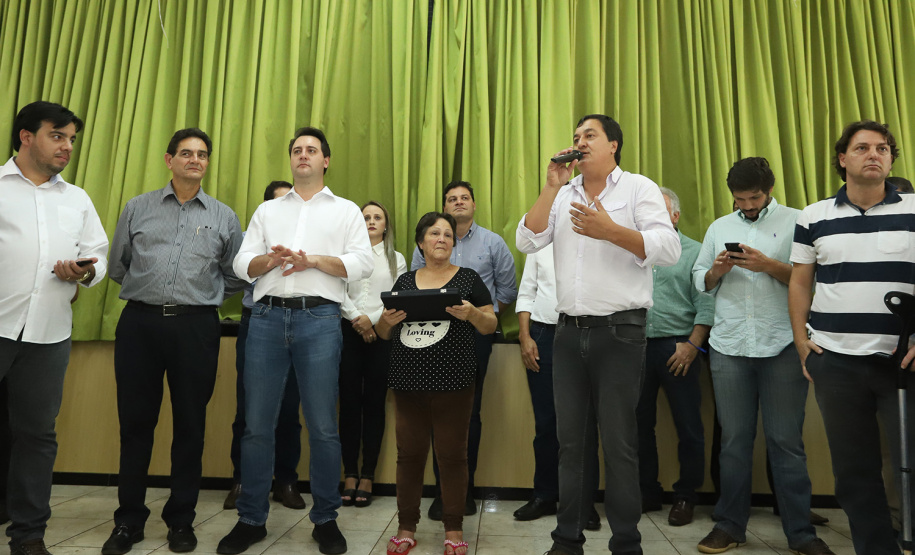 O município de Mauá da Serra, no Vale do Ivaí, ganhará uma nova escola estadual. O governador Carlos Massa Ratinho Junior esteve no município nesta quarta-feira (10) para assinar a ordem de serviço para a construção do Colégio Estadual Vilson Miranda, que terá capacidade para 840 estudantes. O investimento é de R$ 5 milhões.  -  Mauá da Serra, 10/04/2019  -  Foto: Rodrigo Félix Leal/ANPr