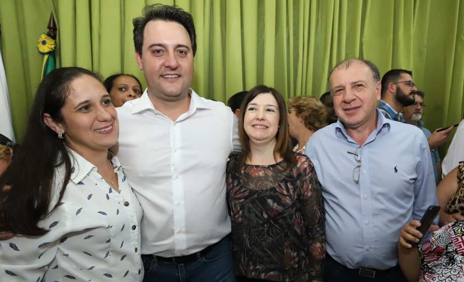 O município de Mauá da Serra, no Vale do Ivaí, ganhará uma nova escola estadual. O governador Carlos Massa Ratinho Junior esteve no município nesta quarta-feira (10) para assinar a ordem de serviço para a construção do Colégio Estadual Vilson Miranda, que terá capacidade para 840 estudantes. O investimento é de R$ 5 milhões.  -  Mauá da Serra, 10/04/2019  -  Foto: Rodrigo Félix Leal/ANPr