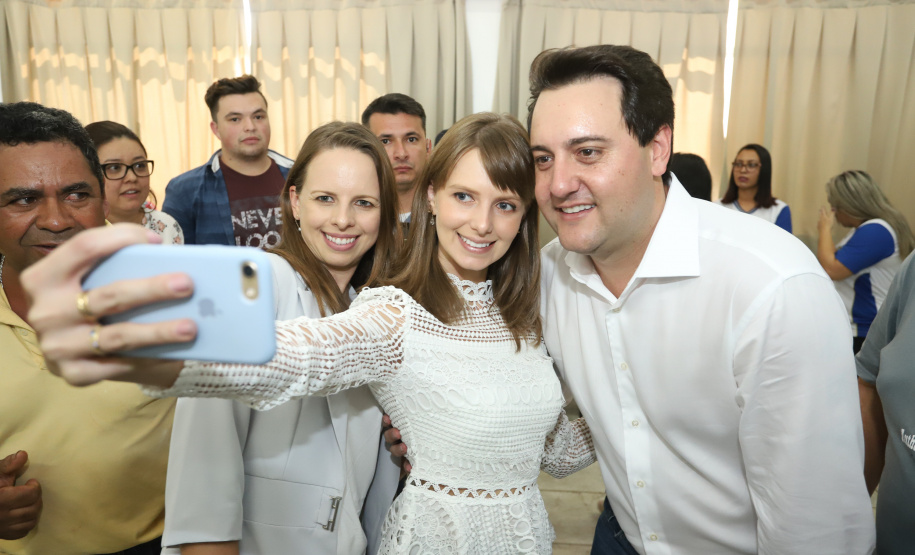 O município de Mauá da Serra, no Vale do Ivaí, ganhará uma nova escola estadual. O governador Carlos Massa Ratinho Junior esteve no município nesta quarta-feira (10) para assinar a ordem de serviço para a construção do Colégio Estadual Vilson Miranda, que terá capacidade para 840 estudantes. O investimento é de R$ 5 milhões.  -  Mauá da Serra, 10/04/2019  -  Foto: Rodrigo Félix Leal/ANPr