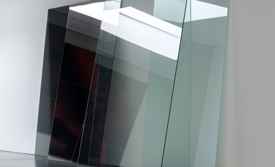 ESPELHO NO ESPELHO, Exposicao do Artista Carlos Fajardo no Instituto Ling,  com curadoria de Henrique  Xavier. Visitacao 10 maio a 05 de agosto em Porto Alegre, RS. Nesta imagem o artista Carlos Fajardo. Foto: Fabio DelRe_VivaFoto