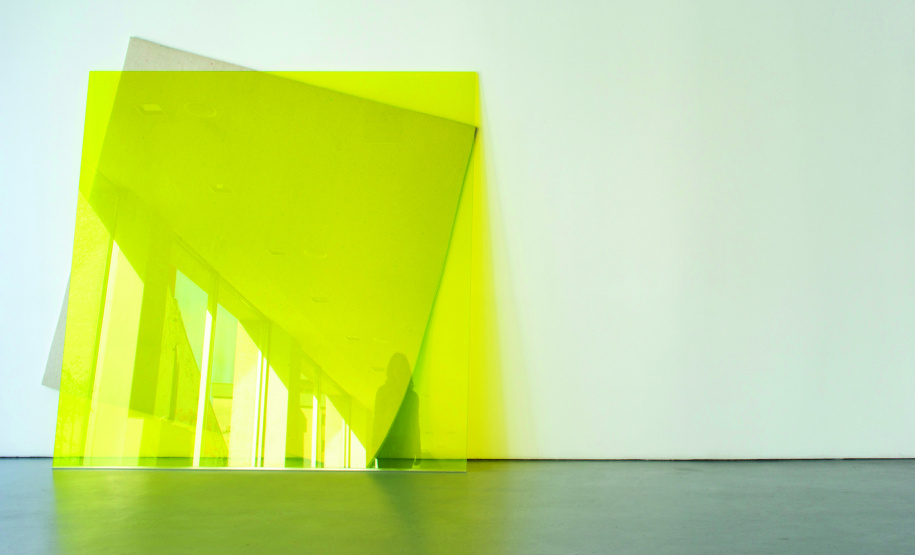 ESPELHO NO ESPELHO, Exposicao do Artista Carlos Fajardo no Instituto Ling,  com curadoria de Henrique  Xavier. Visitacao 10 maio a 05 de agosto em Porto Alegre, RS. Nesta imagem o artista Carlos Fajardo. Foto: Fabio DelRe_VivaFoto