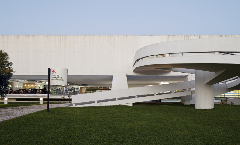 Museu Oscar Niemeyer (MON)  -  Foto: leonardo Finotti