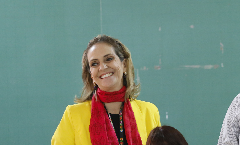A professora de sociologia, Priscila Matos Drosoek, profere palestra sobre bullying no Colégio Estadual São Cristovão, em São José dos Pinhais. N/F: Ângela Mercer, chefe do departamento de Diversidade e Direitos Humanos da SEED.São José do Pinhais, 10-04-19.Foto: Arnaldo Alves / ANPr.