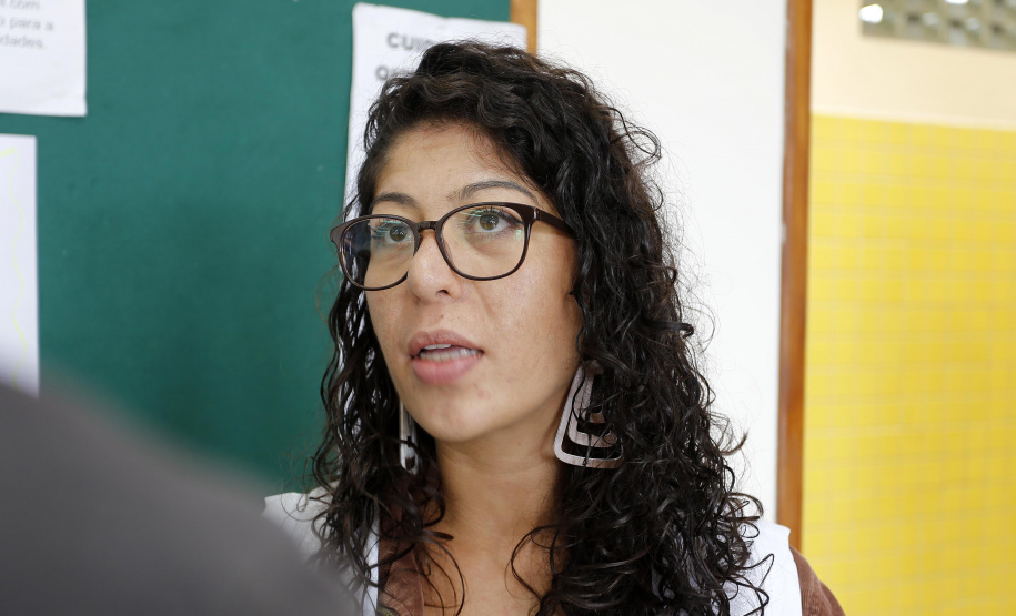 A professora de sociologia, Priscila Matos Drosoek, profere palestra sobre bullying no Colégio Estadual São Cristovão, em São José dos Pinhais. N/F: Priscila Matos Drosoek, professora de sociologia.São José do Pinhais, 10-04-19.Foto: Arnaldo Alves / ANPr.