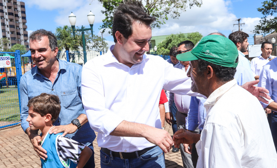 A população de Faxinal, no Vale do Ivaí, ganhou nesta quarta-feira (10)  o espaço Meu Campinho, destinado à prática de atividades de esporte e de lazer, principalmente para crianças e adolescentes