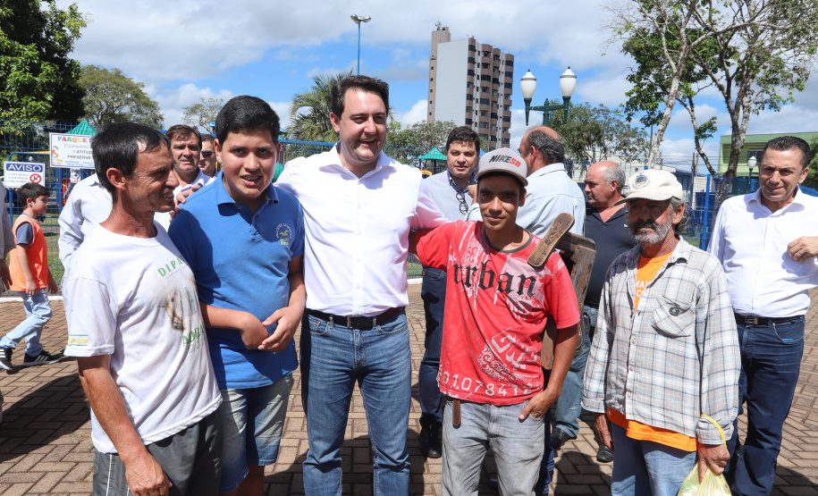 A população de Faxinal, no Vale do Ivaí, ganhou nesta quarta-feira (10)  o espaço Meu Campinho, destinado à prática de atividades de esporte e de lazer, principalmente para crianças e adolescentes