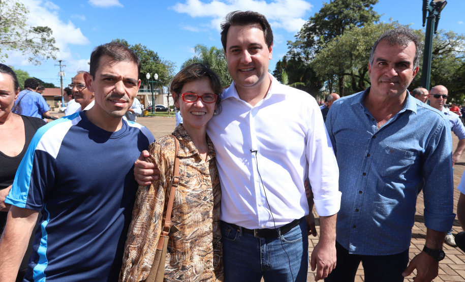 A população de Faxinal, no Vale do Ivaí, ganhou nesta quarta-feira (10)  o espaço Meu Campinho, destinado à prática de atividades de esporte e de lazer, principalmente para crianças e adolescentes
