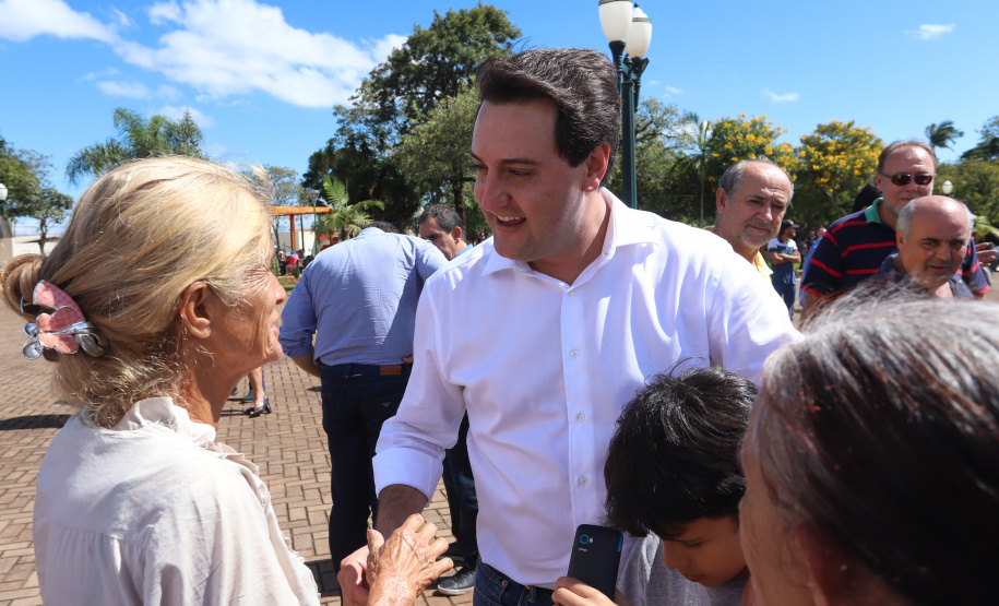 A população de Faxinal, no Vale do Ivaí, ganhou nesta quarta-feira (10)  o espaço Meu Campinho, destinado à prática de atividades de esporte e de lazer, principalmente para crianças e adolescentes