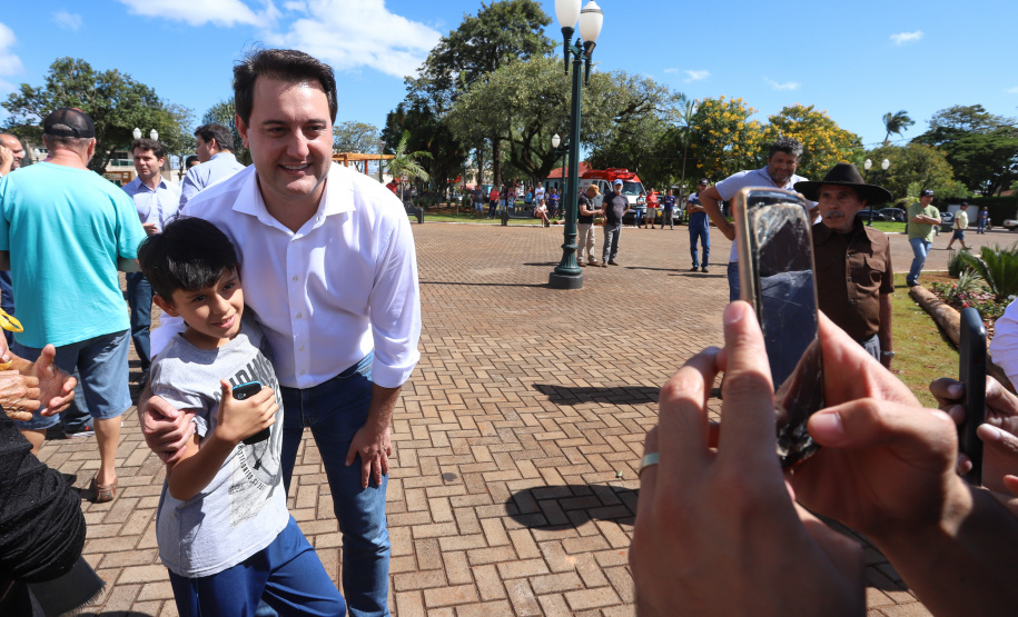 A população de Faxinal, no Vale do Ivaí, ganhou nesta quarta-feira (10)  o espaço Meu Campinho, destinado à prática de atividades de esporte e de lazer, principalmente para crianças e adolescentes