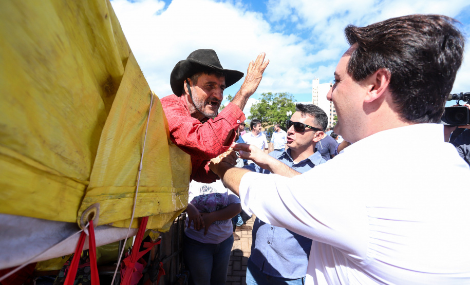 A população de Faxinal, no Vale do Ivaí, ganhou nesta quarta-feira (10)  o espaço Meu Campinho, destinado à prática de atividades de esporte e de lazer, principalmente para crianças e adolescentes